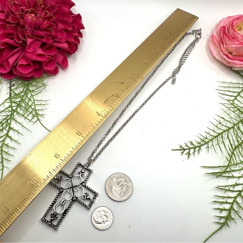 NEW⚜️Beautiful Ornate Cross Pendant Necklace - Picture 5 of 5
